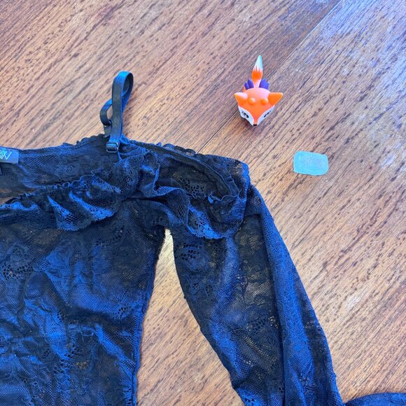 Widow Black Sheer Lace Crop Top with Flare Sleeves - Picture 13 of 14